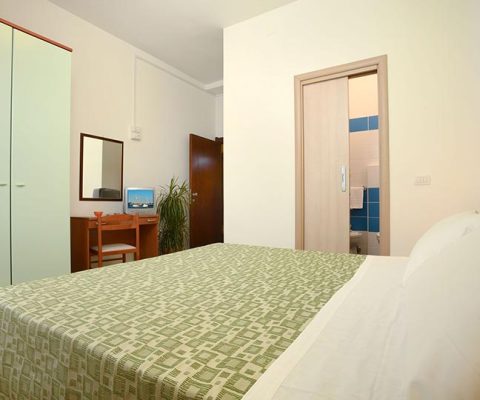 hotel-il-gabbiano-camere-camera-matrimoniale-senza-balcone-002