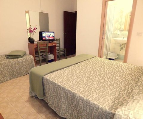hotel-il-gabbiano-camere-camera-tripla-senza-balcone-002